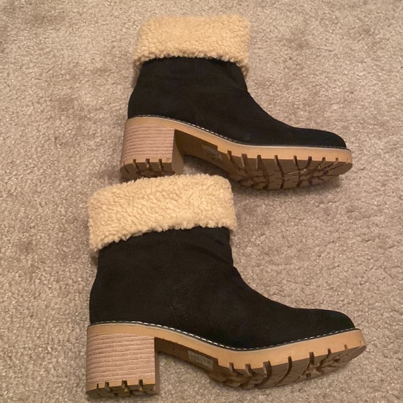 Womens boot - Picture 3 of 5